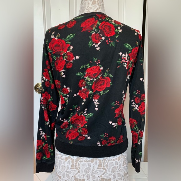 Divided by H&M rose pattern black sweatshirt size Small 100% lightweight cotton - Picture 2 of 10